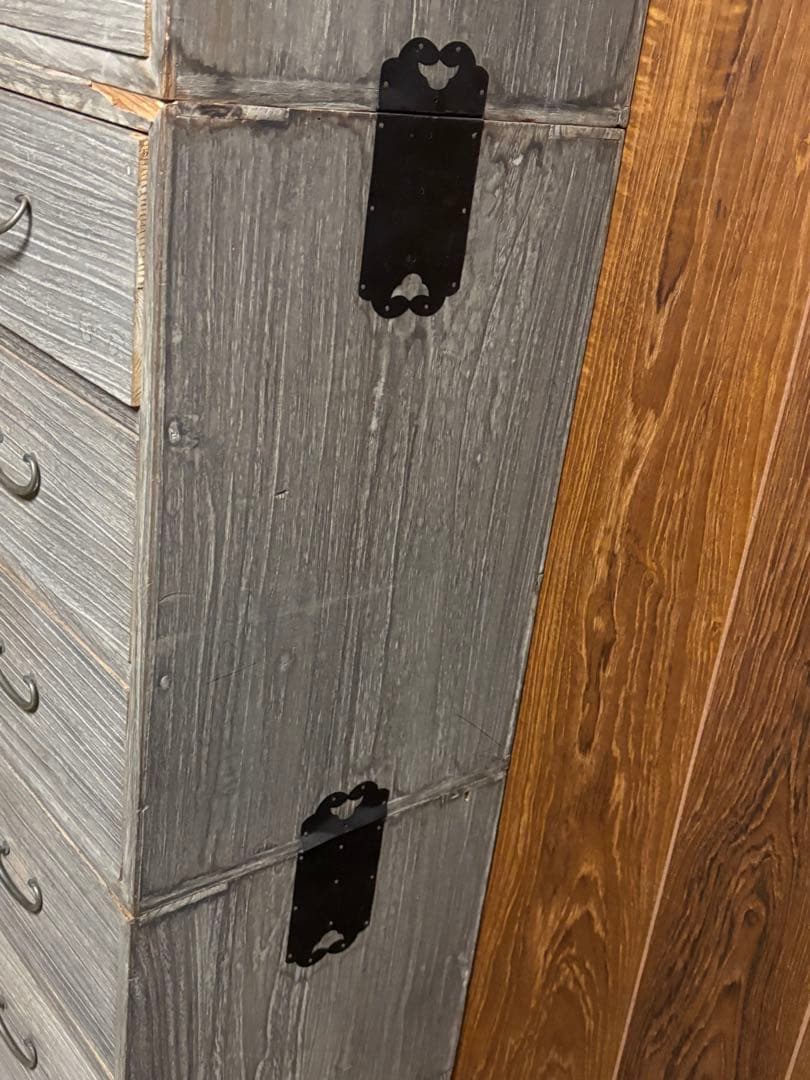 木製家具　 桐箪笥？　伝統的な和風デザイン