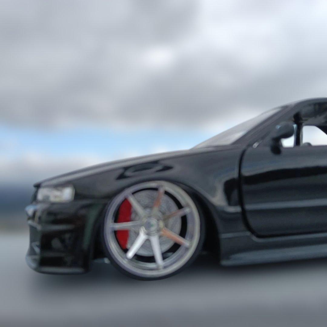 Nissan GT-R R34 ミニカー 1/18 ブラック