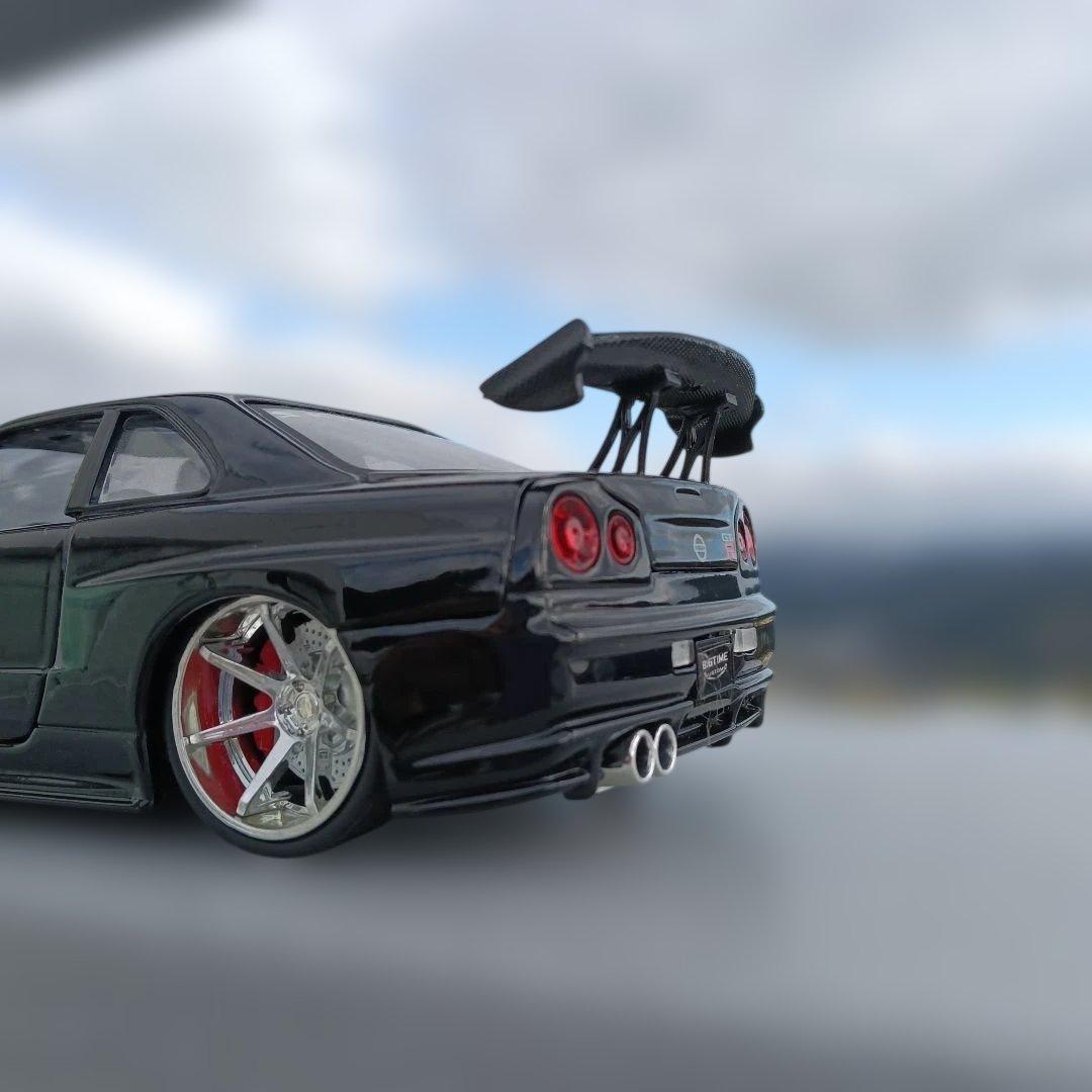 Nissan GT-R R34 ミニカー 1/18 ブラック
