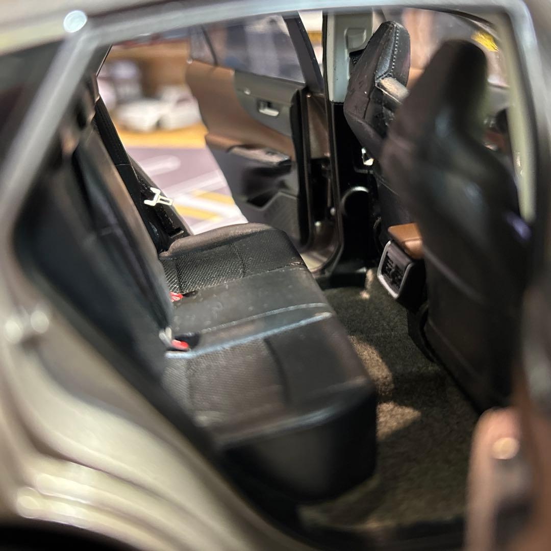 1/18 トヨタ ハリアー スティールブロンドメタリック フル開閉モデル