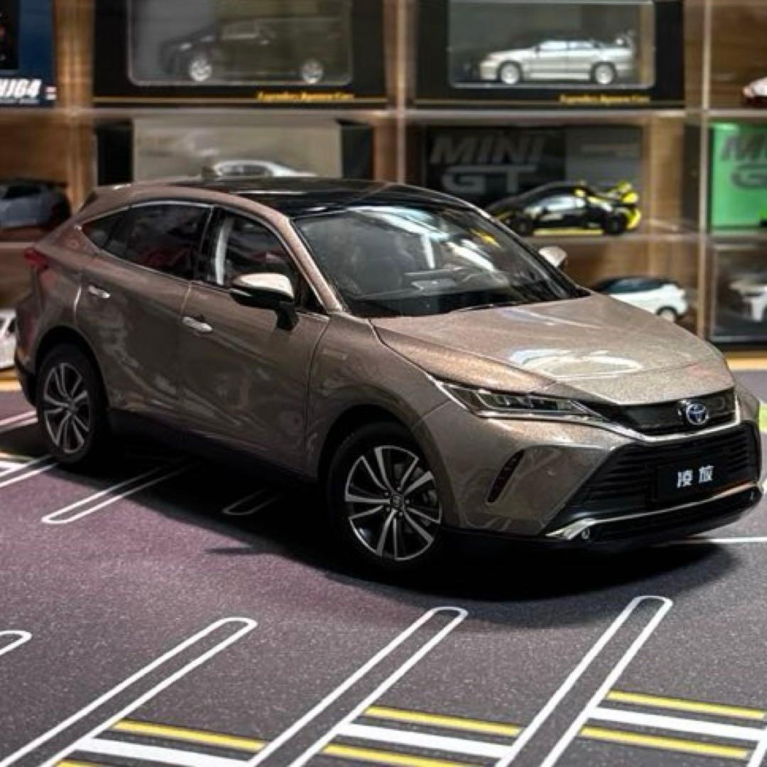 1/18 トヨタ ハリアー スティールブロンドメタリック フル開閉モデル