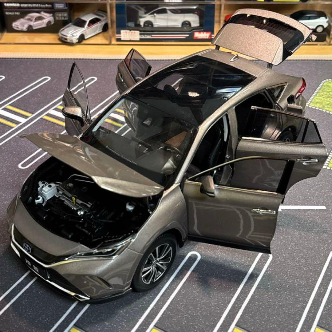 1/18 トヨタ ハリアー スティールブロンドメタリック フル開閉モデル