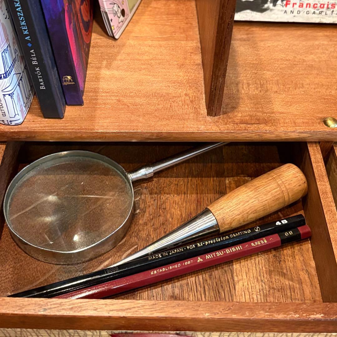 「欅無垢材 真鍮鋲 ヴィンテージ 卓上本立て 2段引き出し付き」