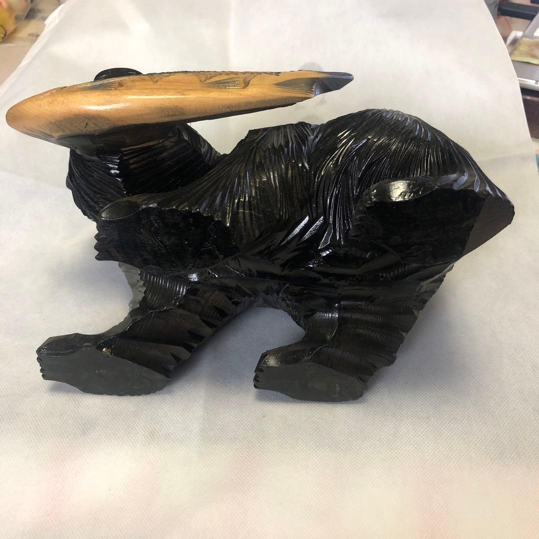 熊の木彫　置き物