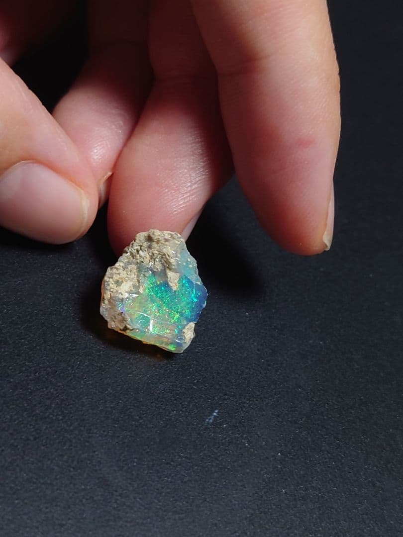 エチオピアウェロ産オパール　ピンファイア　ジュエリー　グレード　鉱物標本　原石