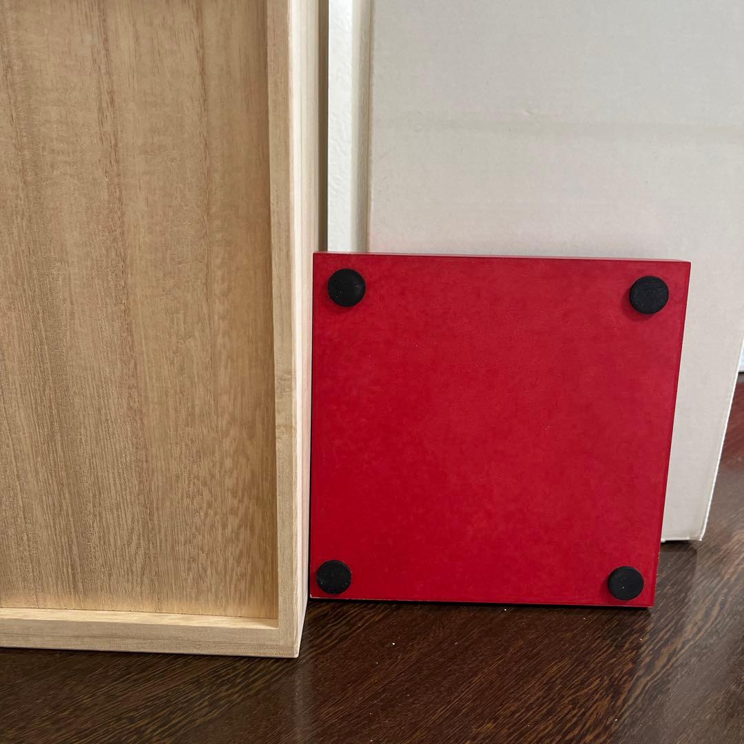 サントリーブランデー【九谷焼　千成型葡萄文】木箱、台座付き空瓶