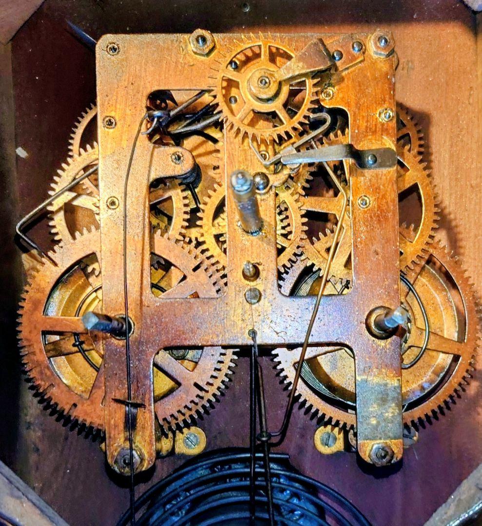 〈完動・美品〉愛知時計　漆塗り小型金縁八角ゼンマイ振り子時計