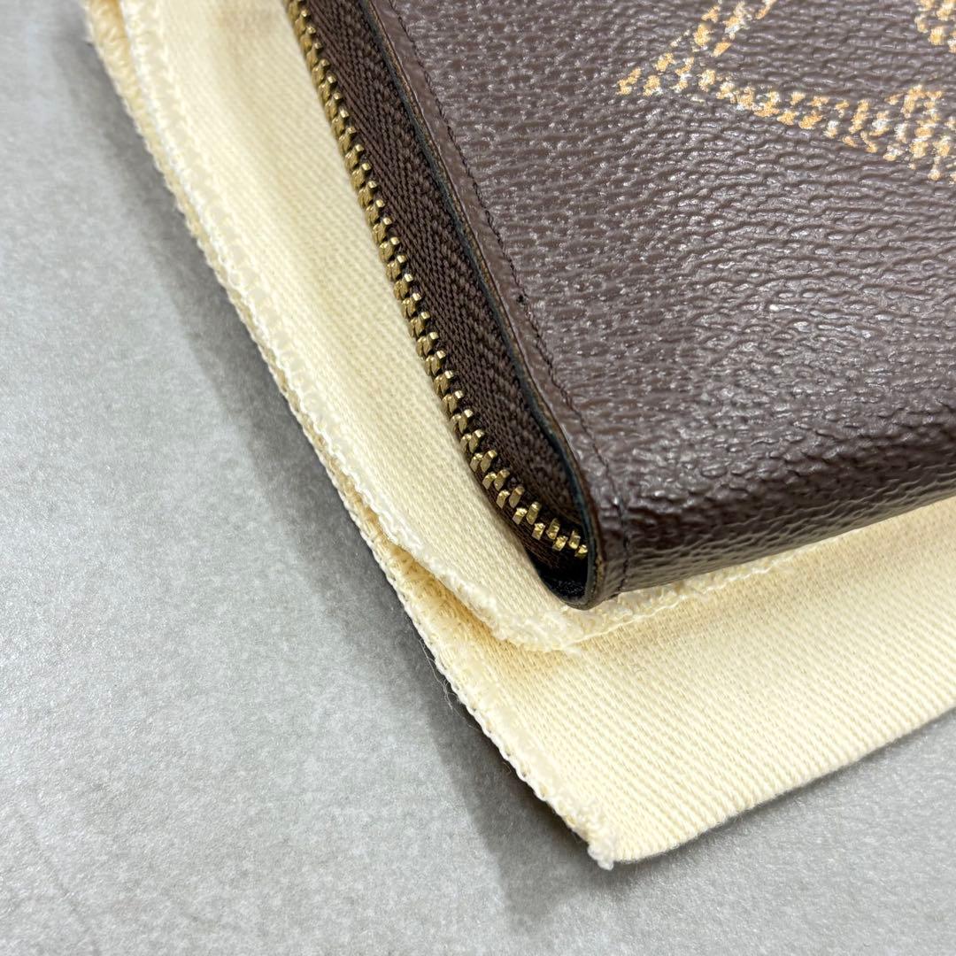 YUNO　ジャイアントモノグラム ジッピーケース M69354