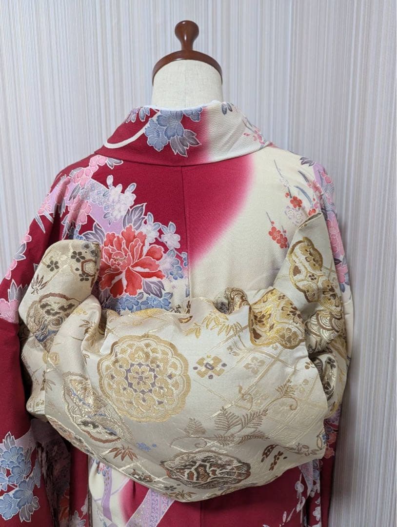 帯する二部式着物　振袖二部式