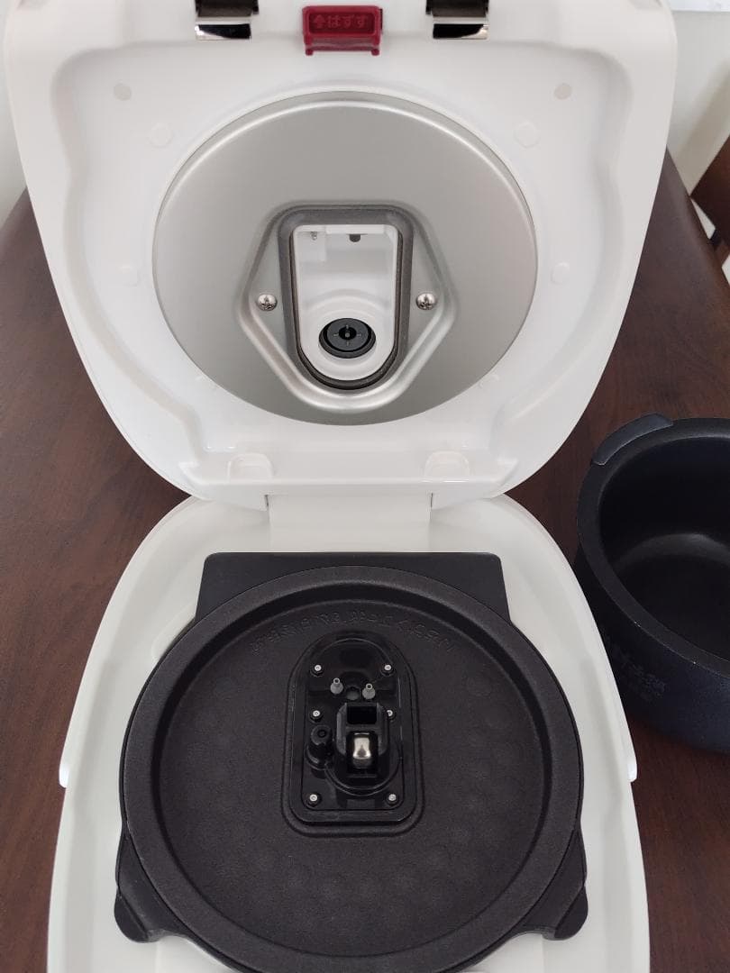 【美品】TIGER 圧力IHジャー炊飯器〈炊きたて〉　JPK-A100 ホワイト