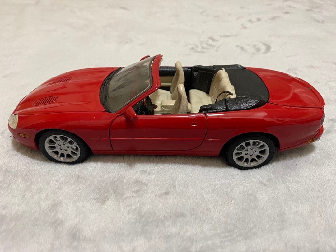 ミニカー Maisto Jaguar XK Series 1/18