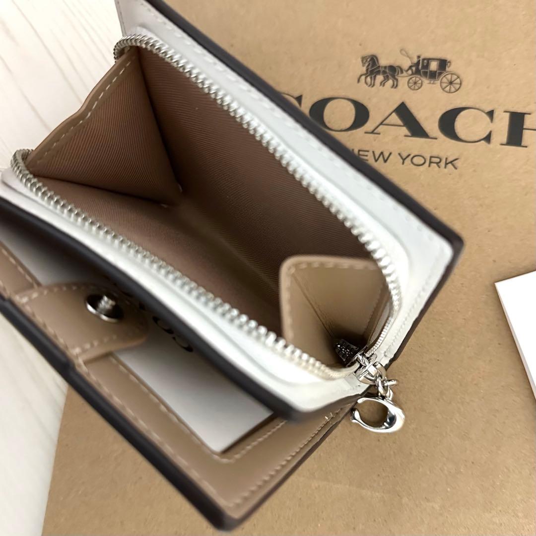 限定カラー！ 新品 COACH コーチ　折り財布　ホワイト 二つ折り財布