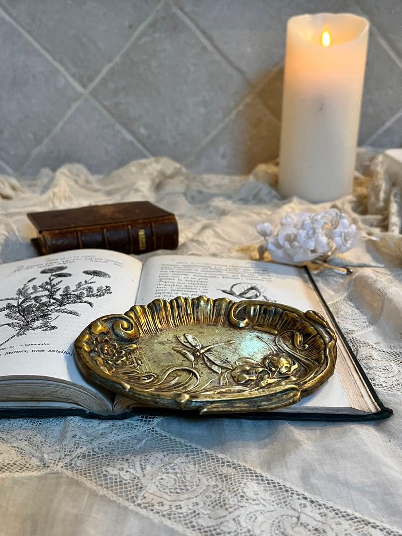 ◆フランスアンティーク｜真鍮ゴールドトレイ草花ボタニカルカルトン小皿彫刻金