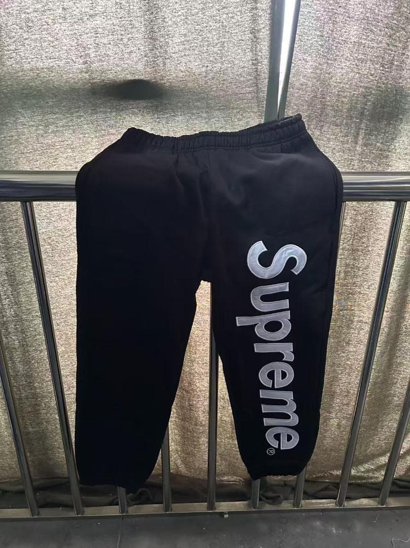 Supreme シュプリーム 黒のスウェットパンツ Mサイズ