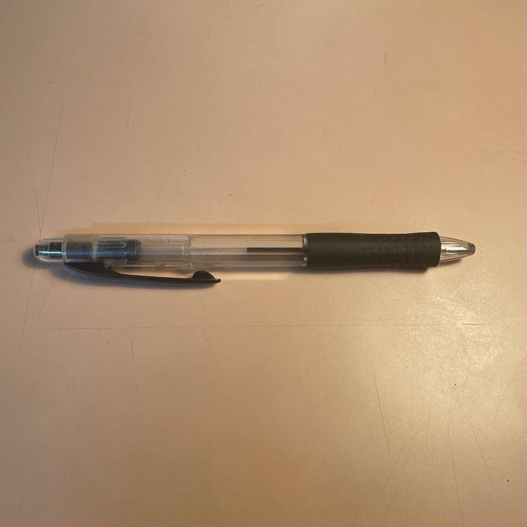 壊れたボールペン