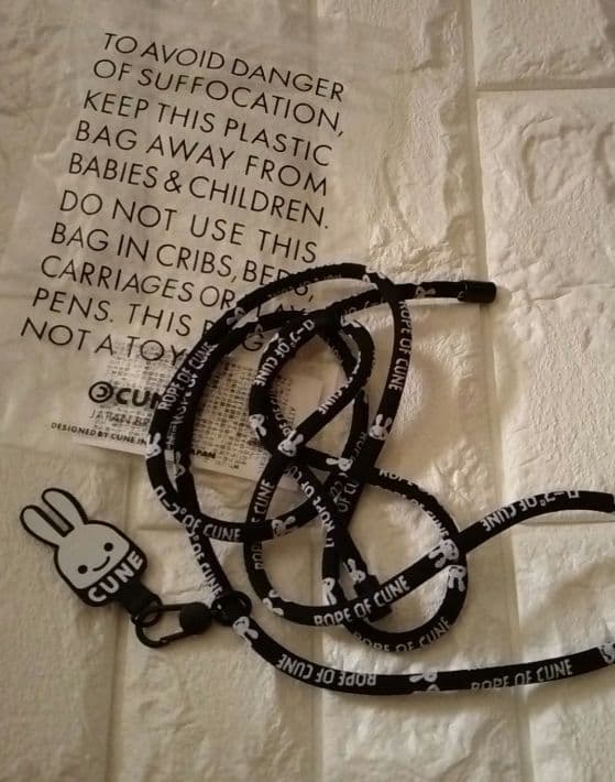 新品未使用　CUNE ウサギ スマホストラップ