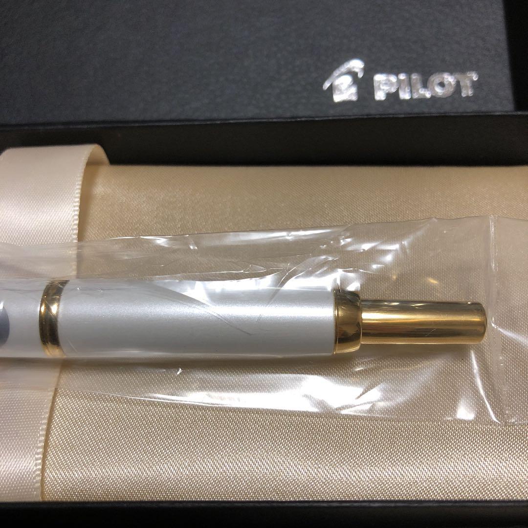 キャップレスデシモ スズラン 限定万年筆 パイロット細字 Ｆニブ すずらん