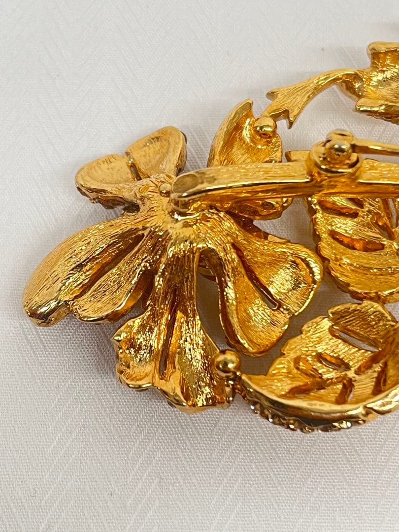 CINER サイナー　ブローチ　花モチーフ　ゴールド