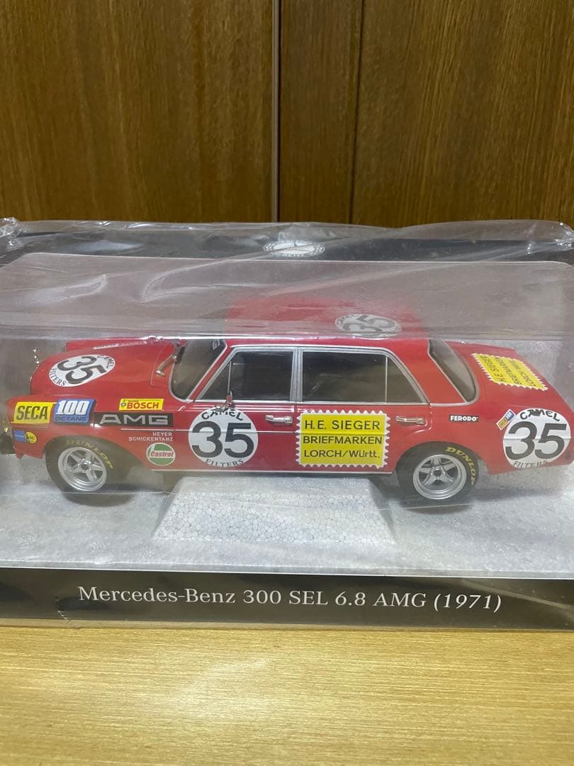 ミニカー Mercedes-Benz 300 SEL 6.8 AMG 1971 1/18