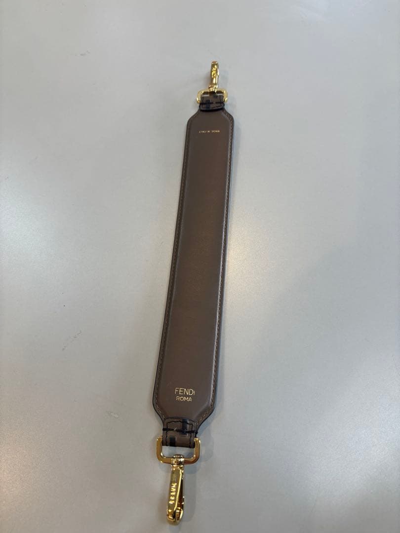 美品　Fendi ミニストラップユー　カーフレザー　ズッカ柄