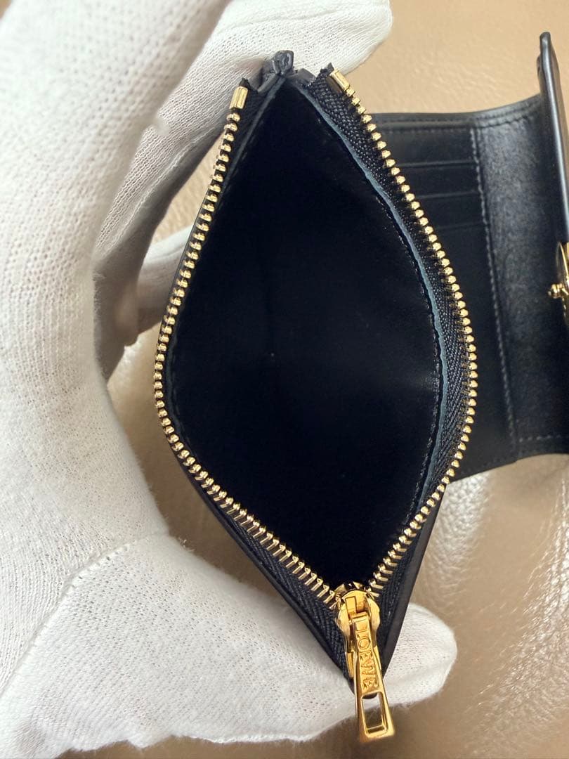 ロエベ ペブル バーティカルウォレット ブラック