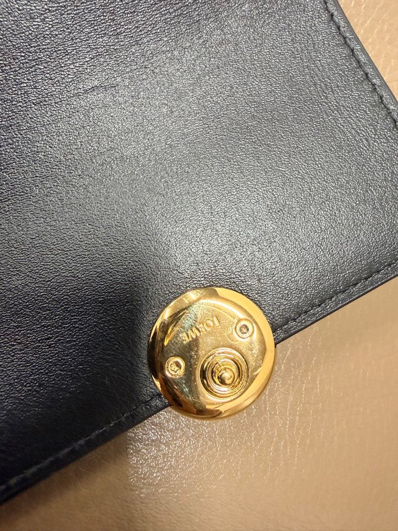 ロエベ ペブル バーティカルウォレット ブラック