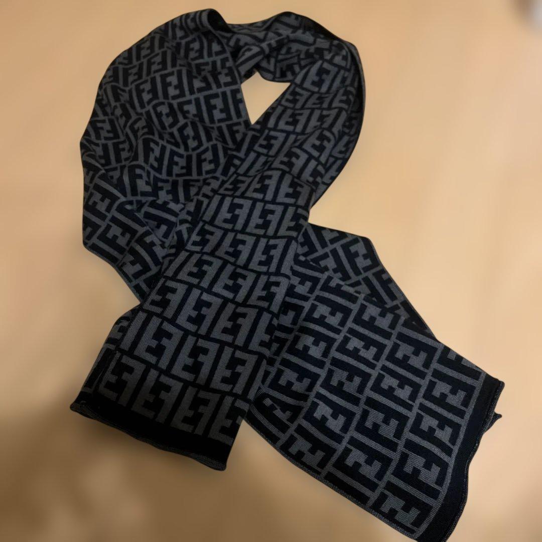 FENDI ロゴマフラー 50サイズ ブラック/グレー