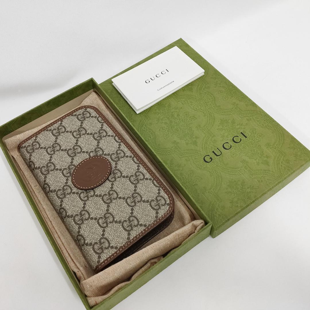 新品 未使用 GUCCI GGスプリーム 手帳型 iPhone15用 ベージュ