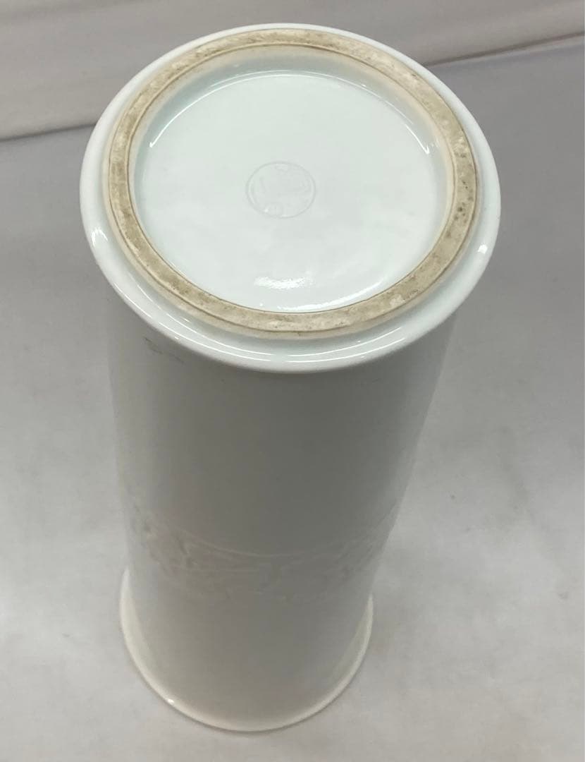 B165b  伊東陶山造「白瓷唐華文  花瓶」共箱　京都　尊式　華道具　茶道具