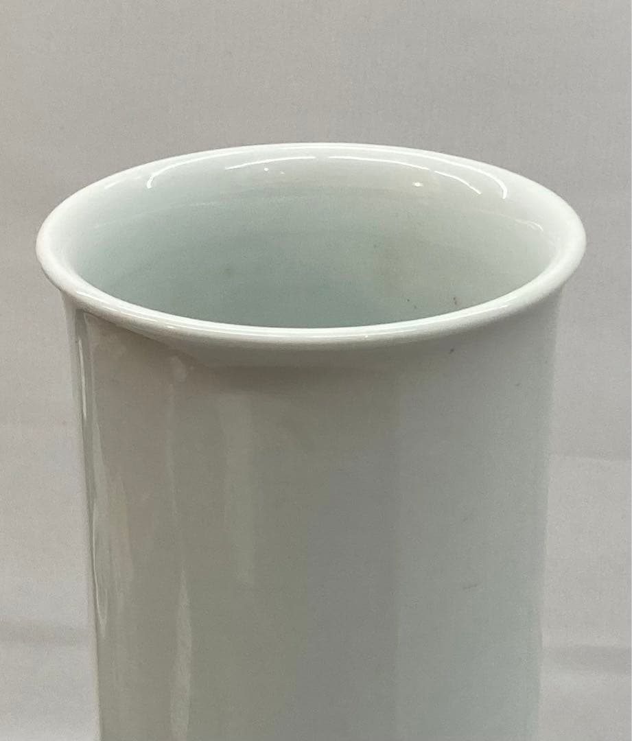 B165b  伊東陶山造「白瓷唐華文  花瓶」共箱　京都　尊式　華道具　茶道具