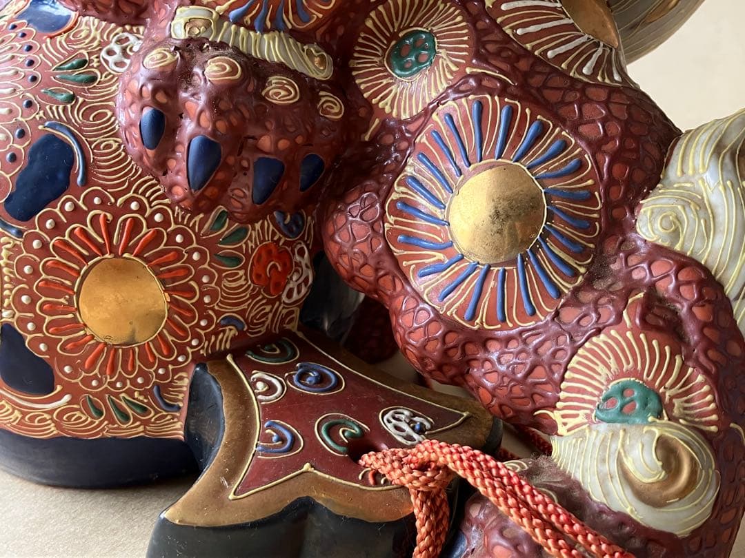 九谷焼 打ち出小槌唐獅子 狛犬 色絵金彩 縁起物 厄除 退魔 置物 高さ26cm