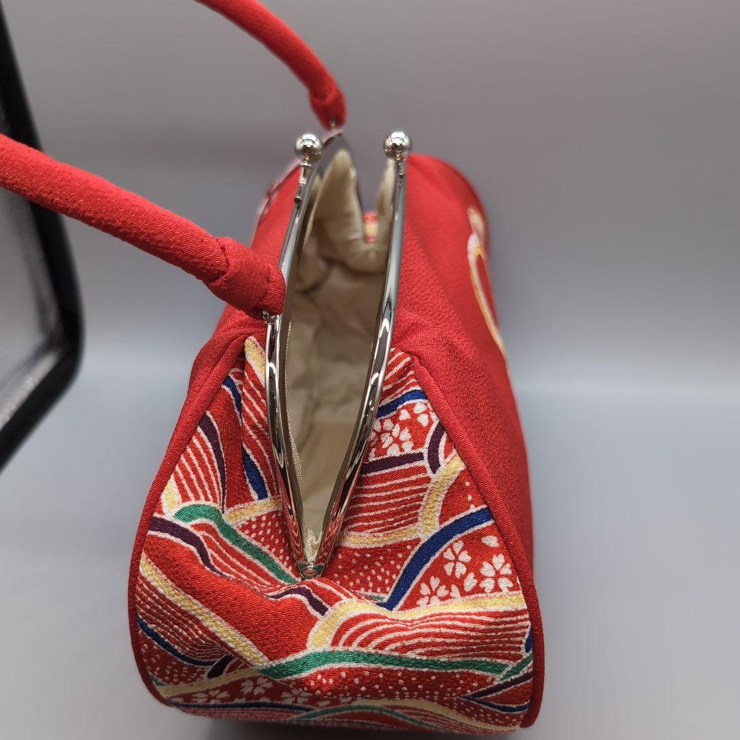 赤い花柄刺繍の和装用バッグと草履セット