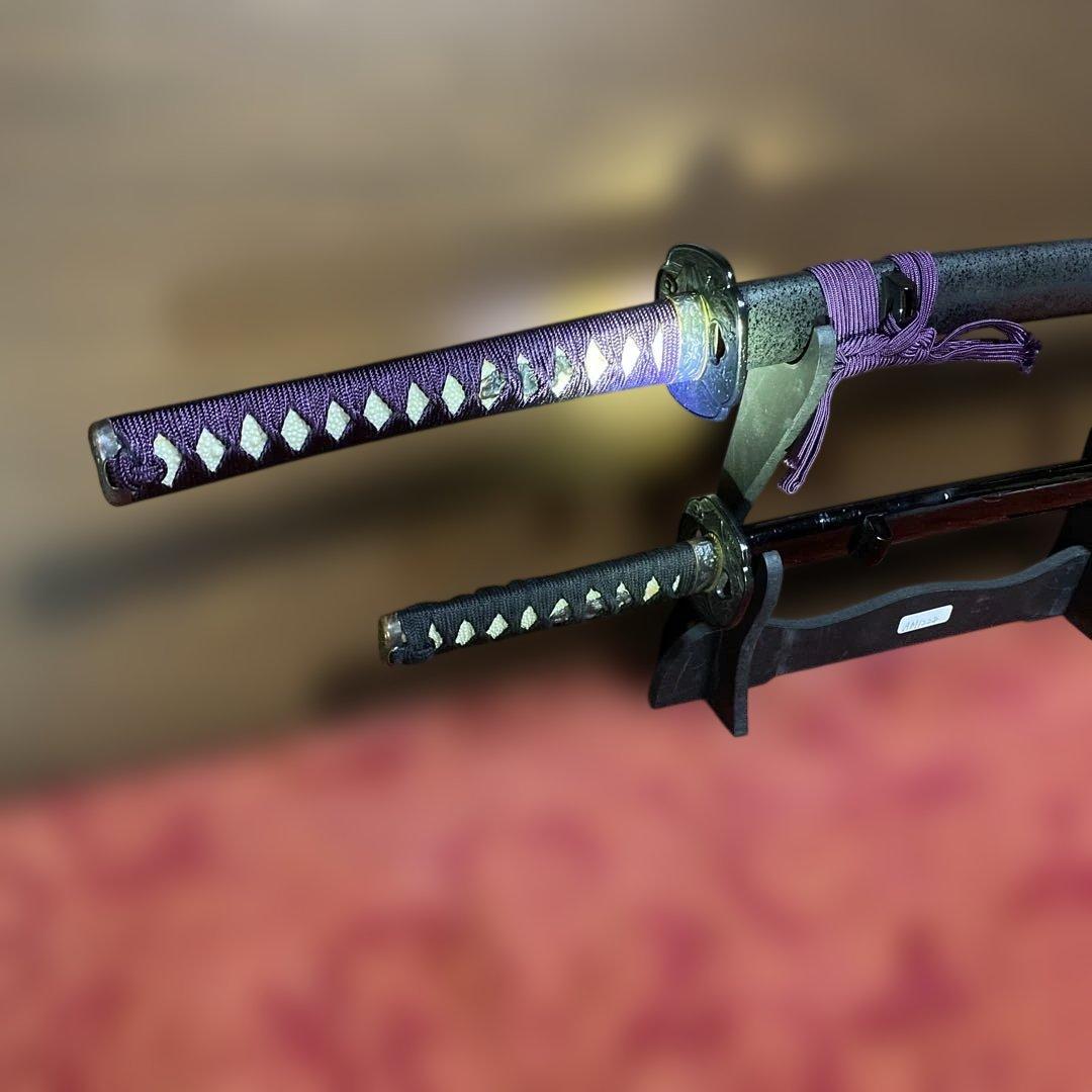 高級模造刀(明智光秀拵え)と脇差居合刀(2本刀掛台付) 紫柄と黒