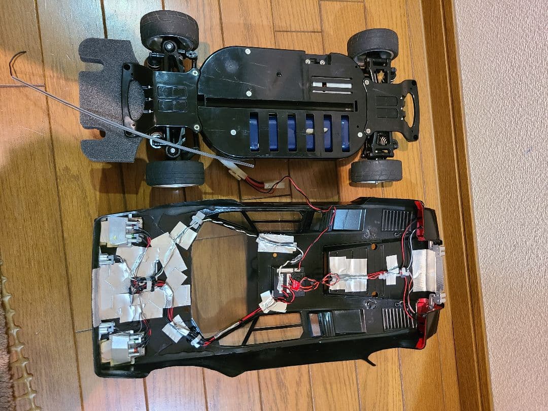 タミヤラジコン　TT01シャーシカウンタックボディ　プロポ、LED付き