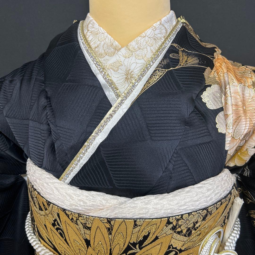 ゴージャスな黒白染め分けにゴールドの振袖セット