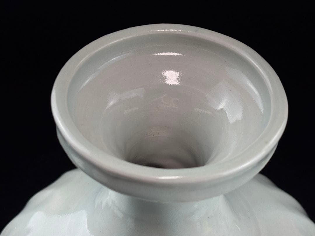 益子焼 名工【瀧田項一】作 白磁鎬手瓶子 共箱 R7112341