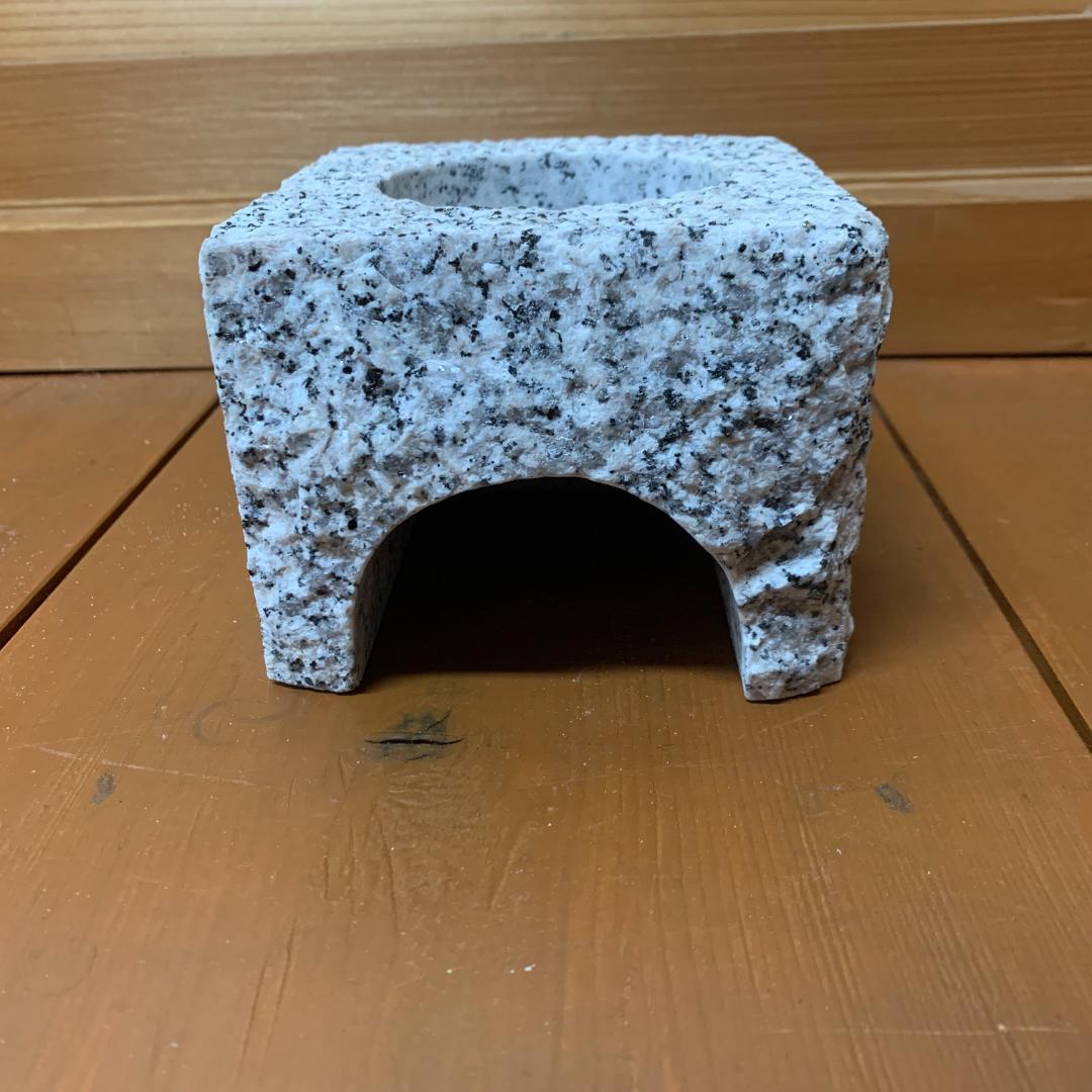 爬虫類　角型シェルター　2