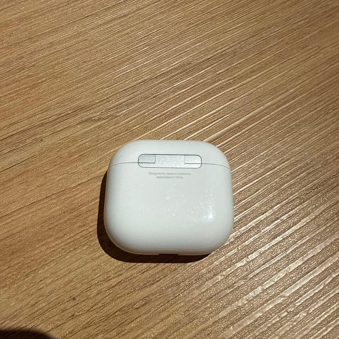 美品 Apple AirPods (第4世代) ANC非搭載