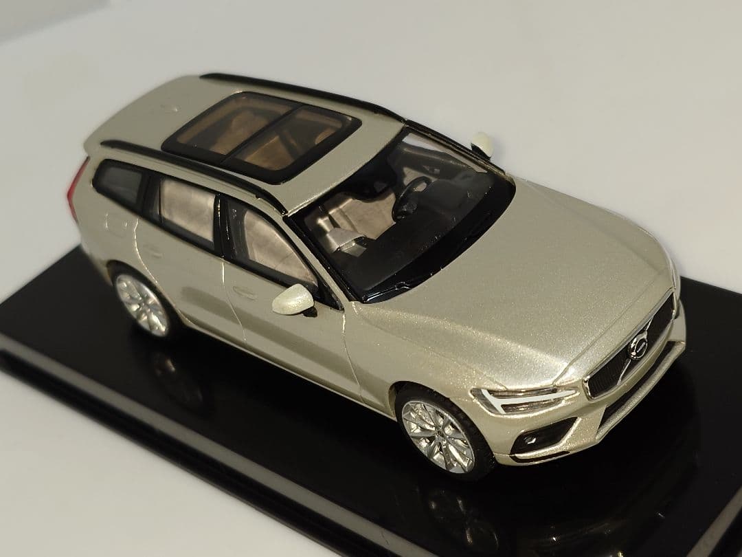 NOREV VOLVO V60 1/43 ミニカー カラーサンプル