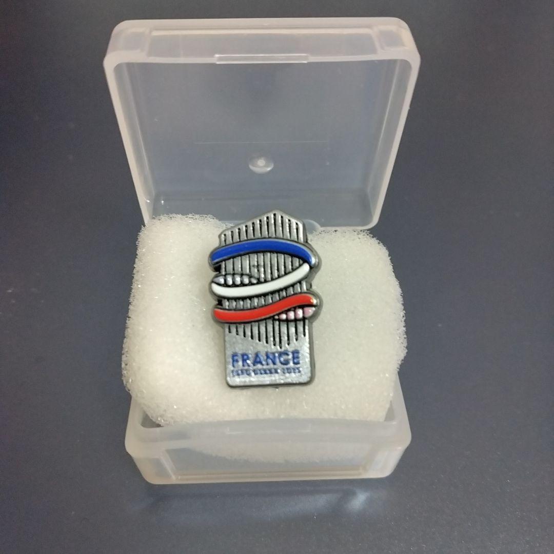 関西万博2025フランス館パビリオンスタッフ用ピンバッチ