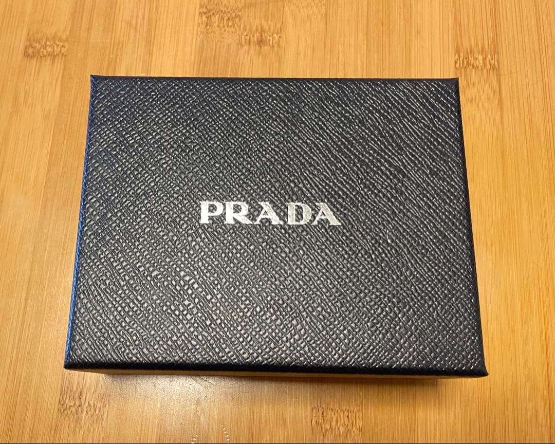 PRADA 二つ折り財布　ミニウォレット