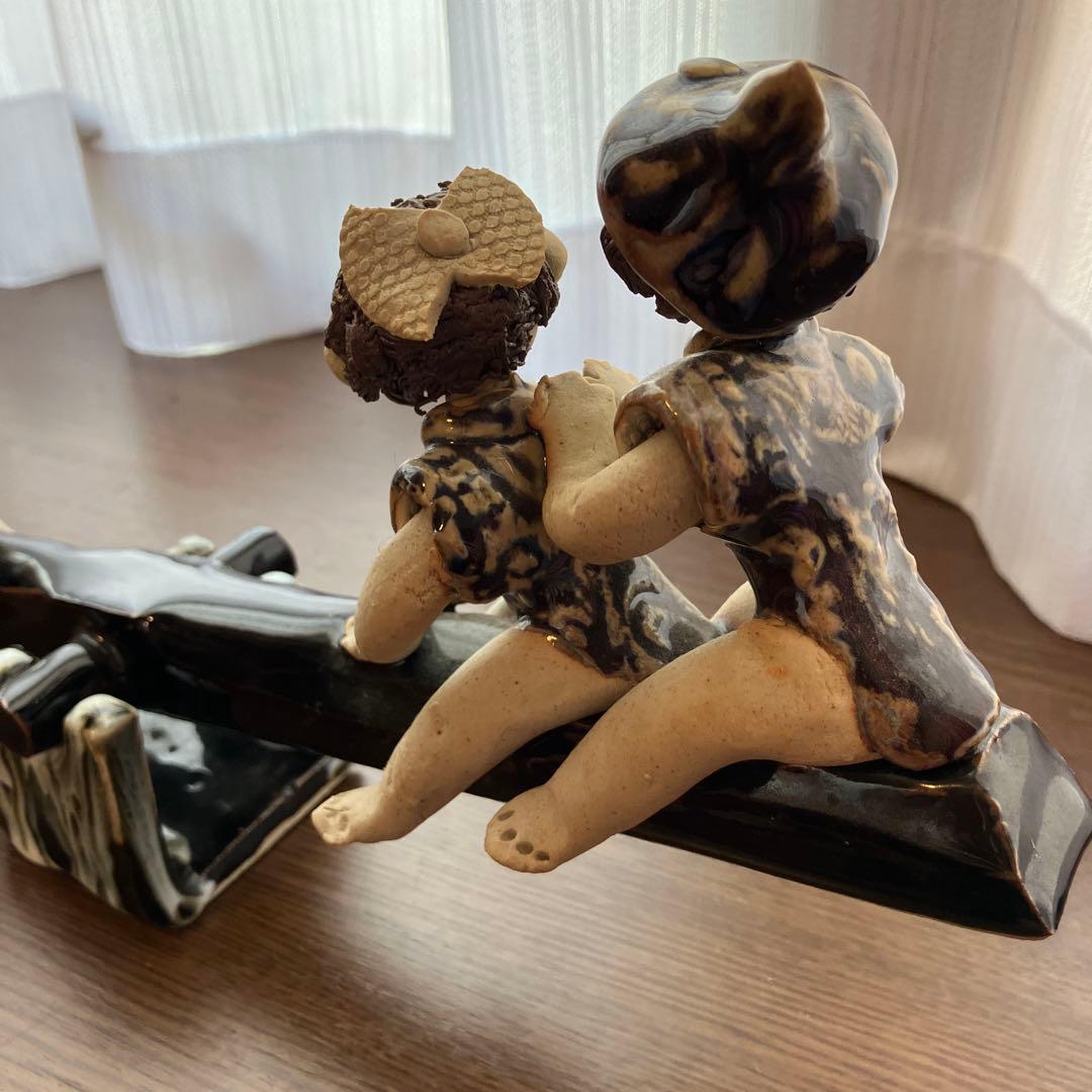 【送料無料】青芳人形 シーソーで遊ぶ子供たちの陶器の置物【匿名配送】