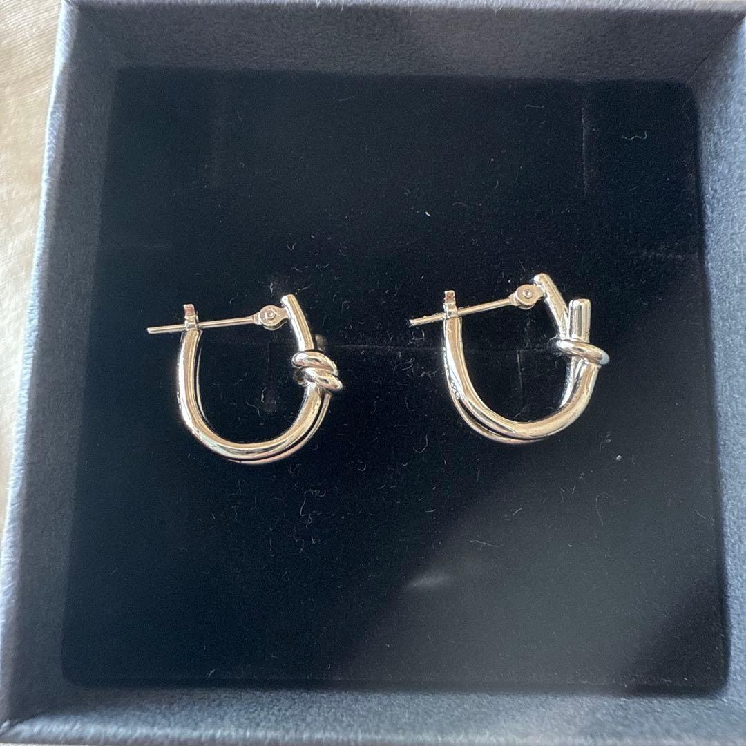 Jouete フープピアス ノット　プラチナム