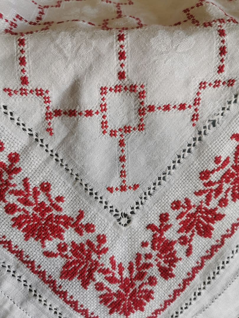 アンティークフランス ダマスク織 四つ葉紋クロス 赤糸小花✙＃刺繍 レッドワーク