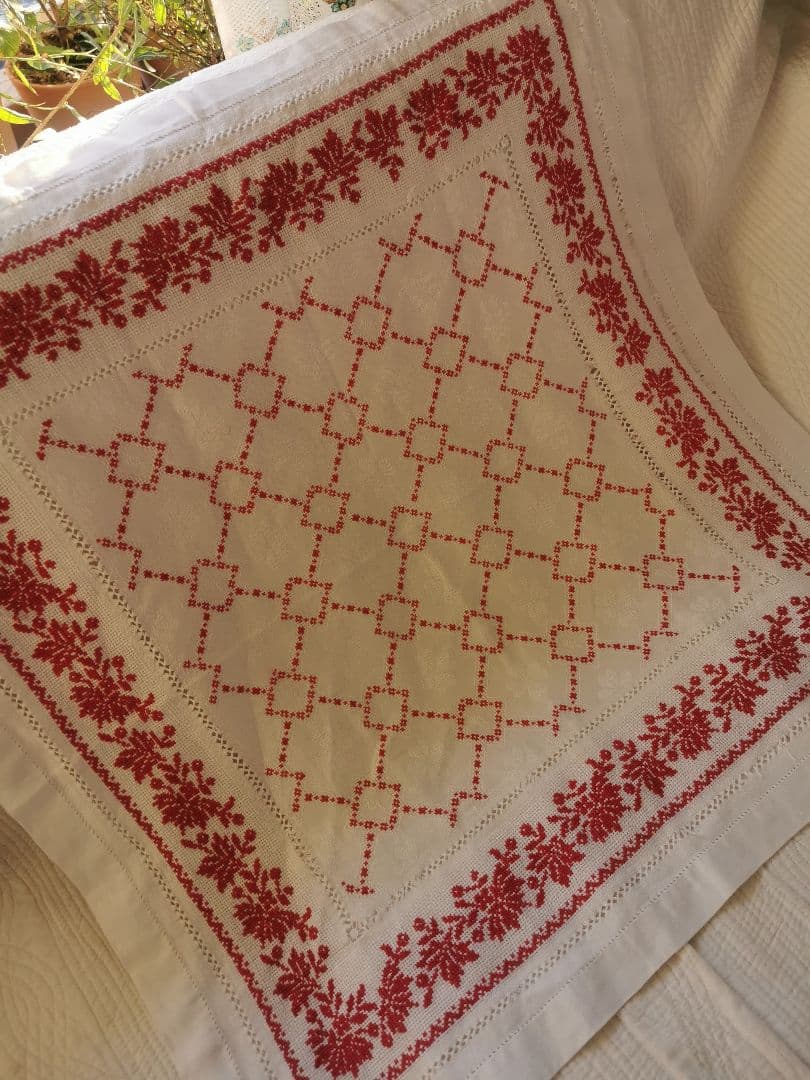 アンティークフランス ダマスク織 四つ葉紋クロス 赤糸小花✙＃刺繍 レッドワーク