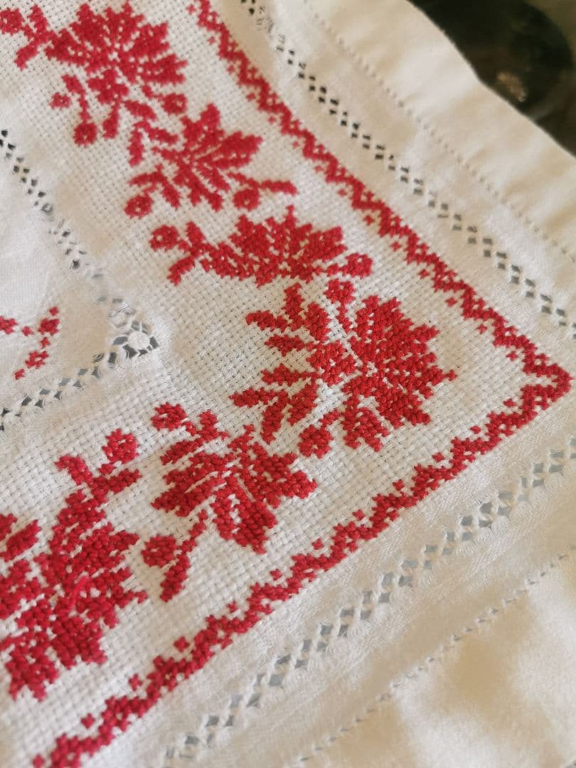 アンティークフランス ダマスク織 四つ葉紋クロス 赤糸小花✙＃刺繍 レッドワーク