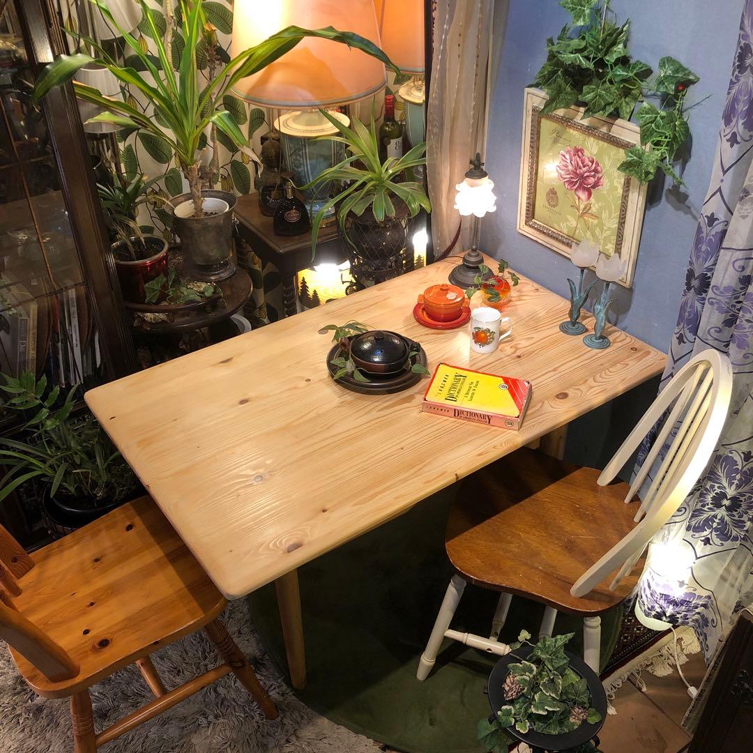 オイルフィニッシュ　リビングでもダイニングでも使えるテーブル