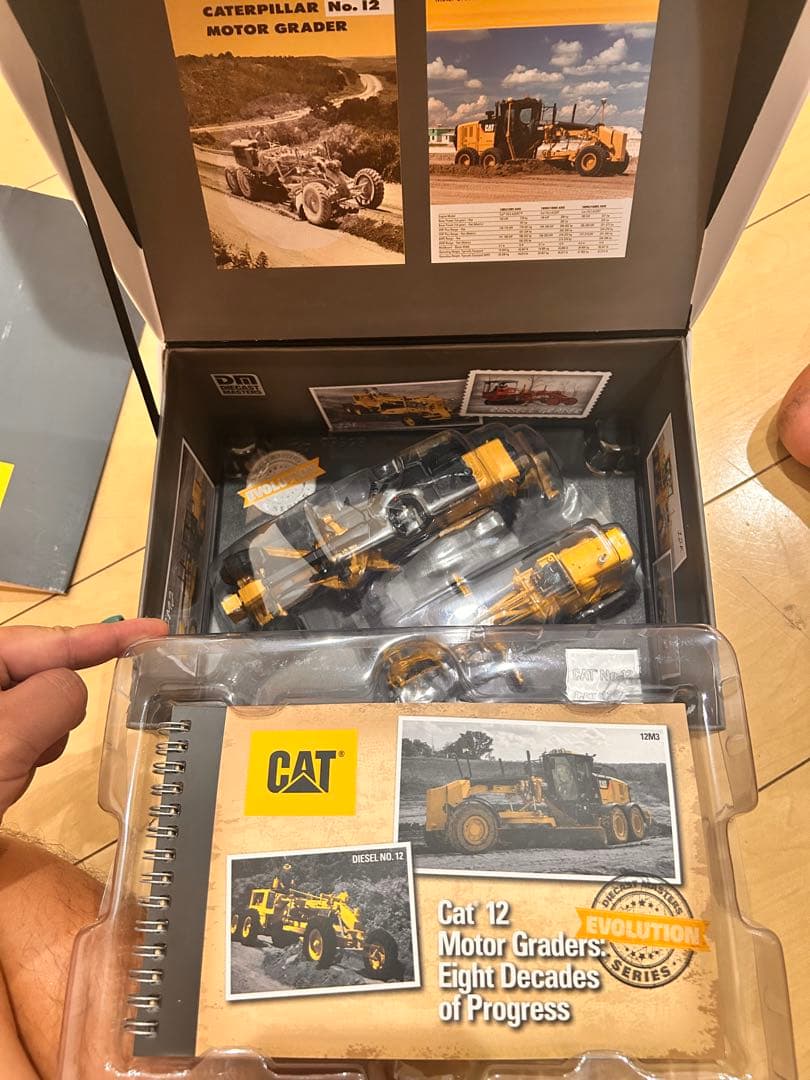 CAT 12M3 1/50スケールモデル　no12 85560 重機