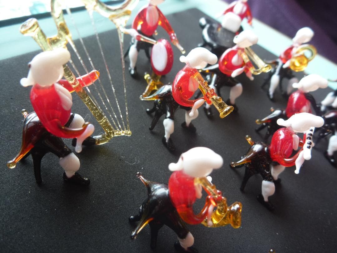 美品！ガラス細工 オーケストラ1３体＋おまけブルーオーケストラ６体＋ガラスケース