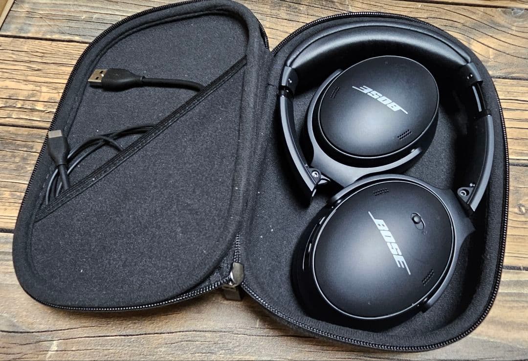 激安‼️bose ヘッドホンノイズキャンセリングQC45本体美品　ケース傷•汚れ